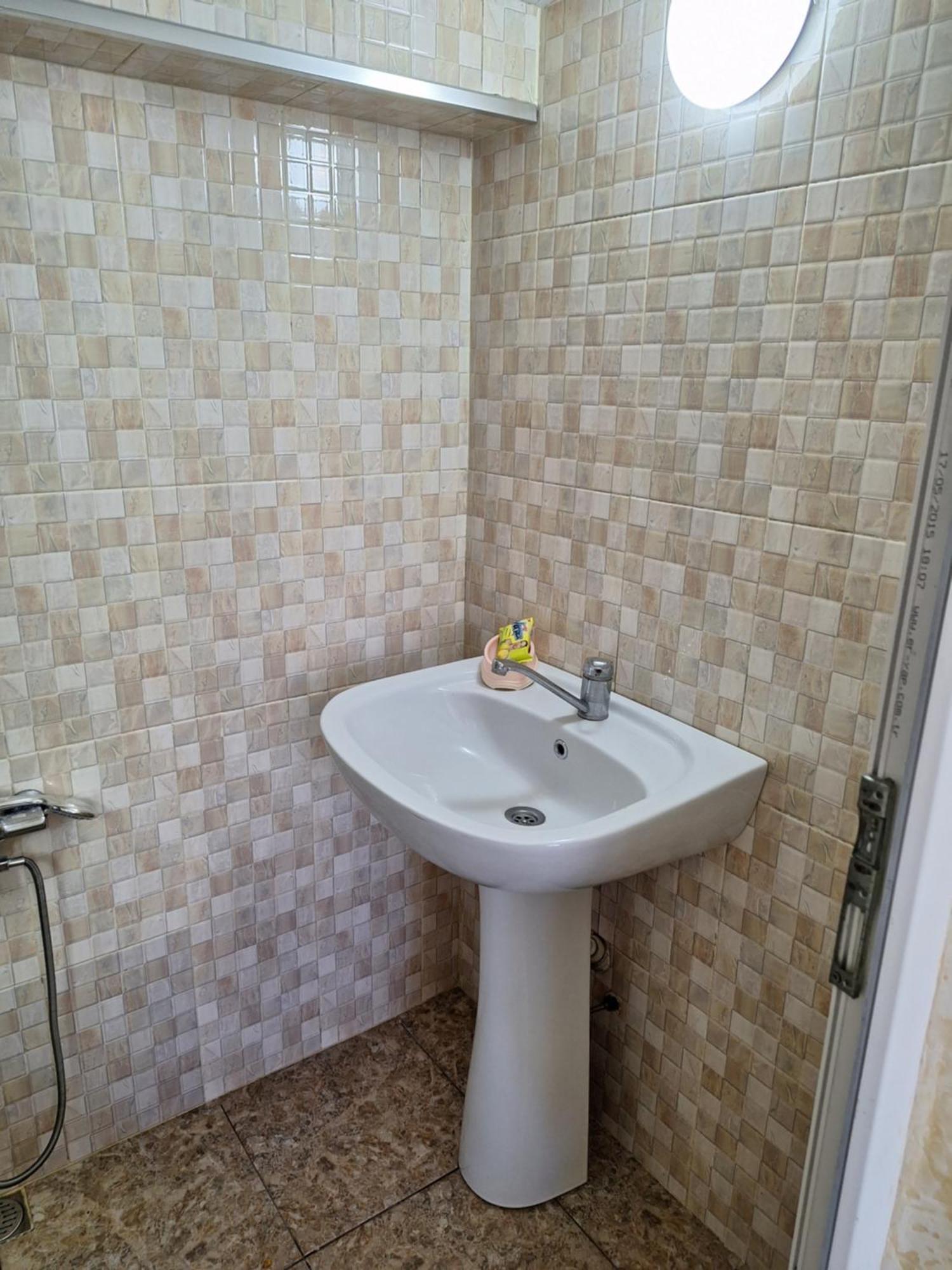 More Teona Gonio Room photo