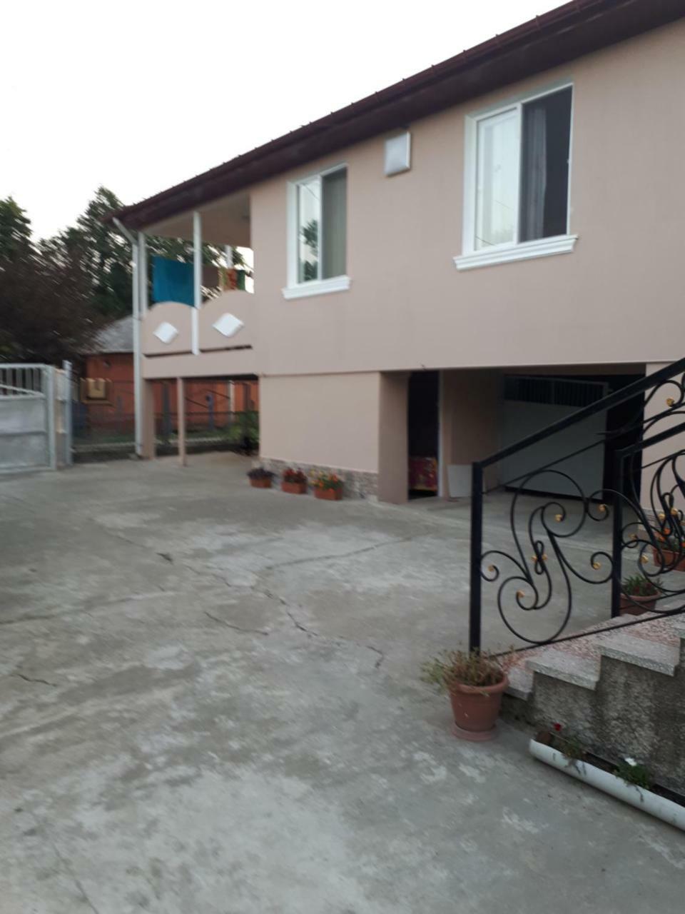 More Teona Gonio Exterior photo